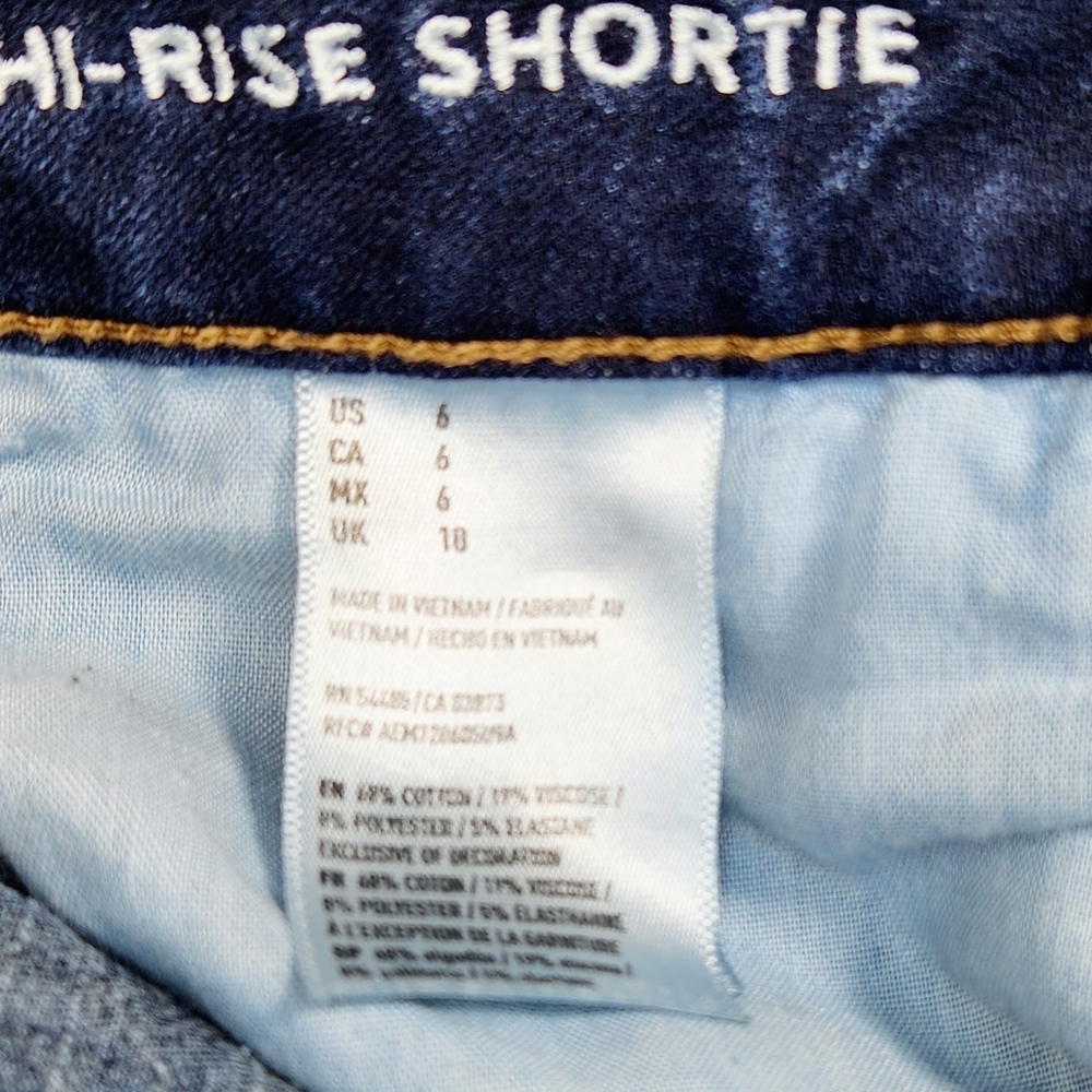AE dark denim Hi-rise Shortie shorts. Sz6 raw hem w/ 4" inseam - Picture 3 of 5